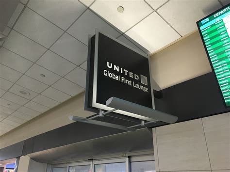 united global first lounge sfo.